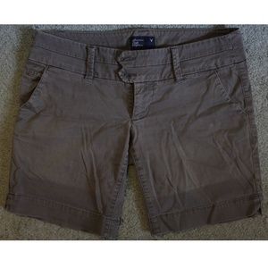 gray American Eagle shorts